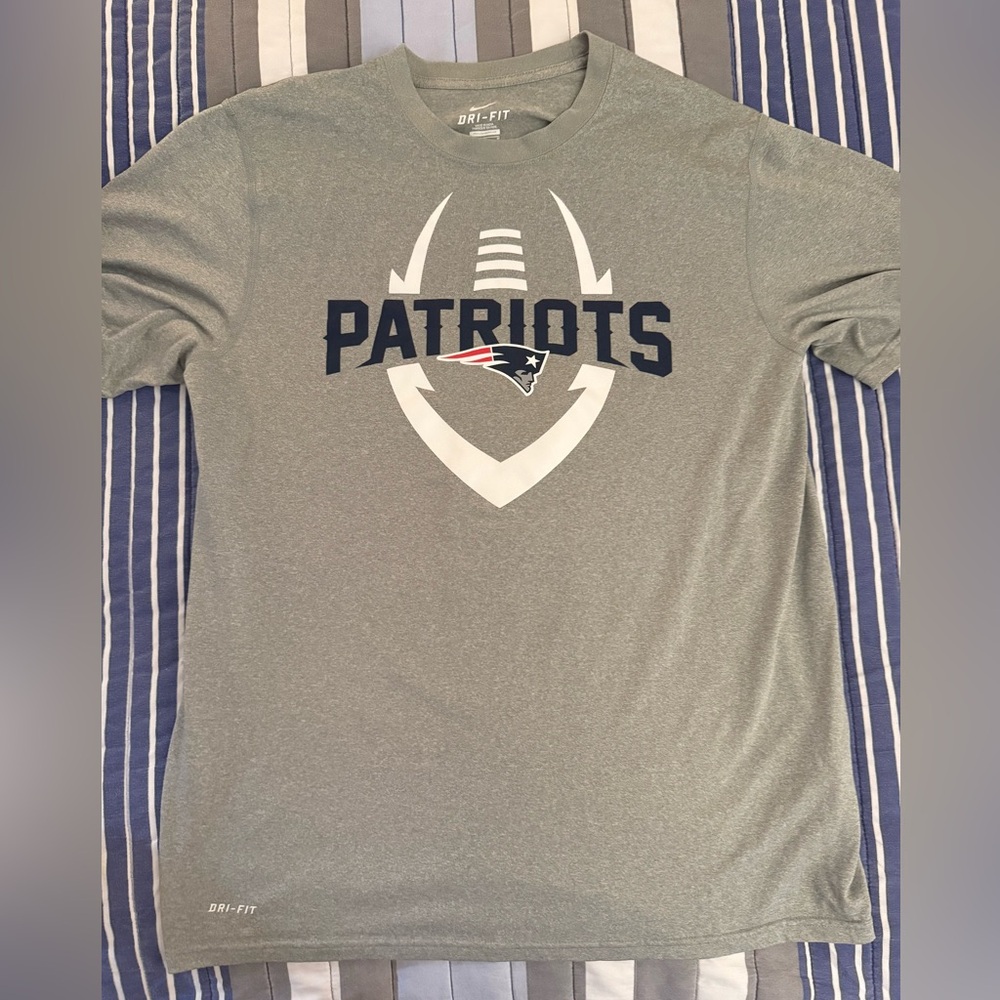 Nike dri-fit New England Patriots t- shirt